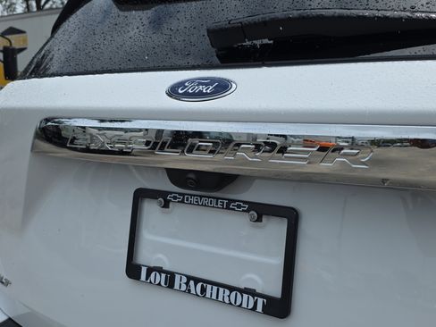 Used 2024 Ford Explorer XLT w/ Equipment Group 202A AWD/4WD image 9