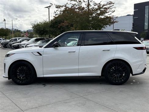 Used 2026 Land Rover Range Rover Sport SV AWD/4WD image 4