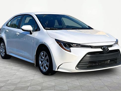 Used 2026 Toyota Corolla LE FWD image 3