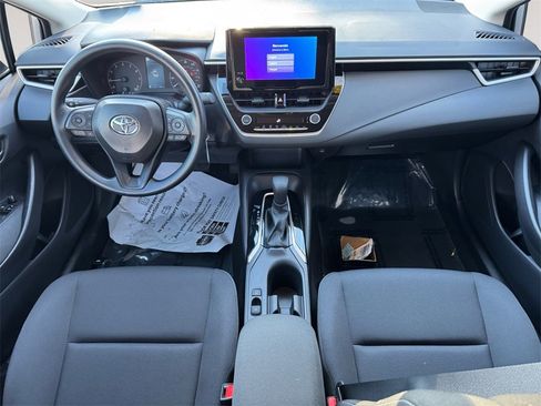 Used 2025 Toyota Corolla LE image 10