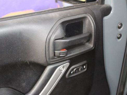 Used 2015 Jeep Wrangler Sahara AWD/4WD image 12