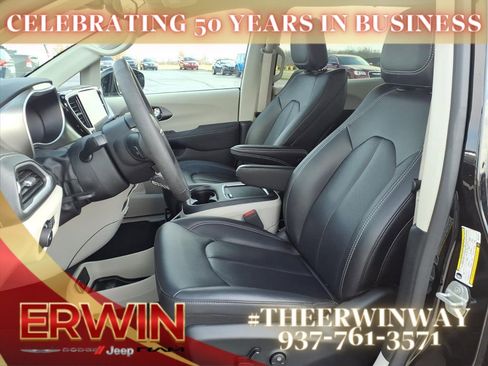 Certified 2024 Chrysler Pacifica Touring-L image 13