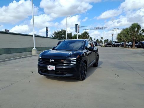 Used 2025 Nissan Kicks SR FWD image 1