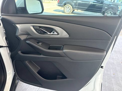 Used 2023 Chevrolet Traverse LT FWD image 36