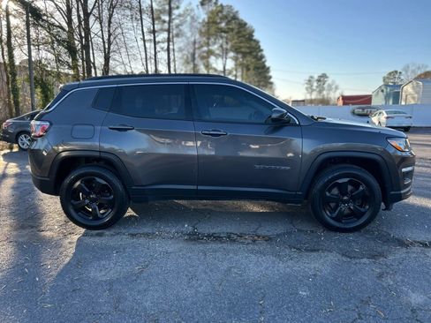Used 2018 Jeep Compass Latitude image 7