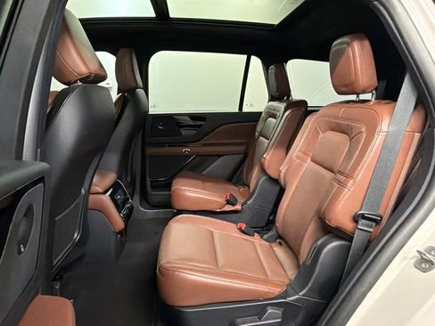 Certified 2025 Lincoln Aviator Reserve w/ Illumination Package AWD/4WD image 34
