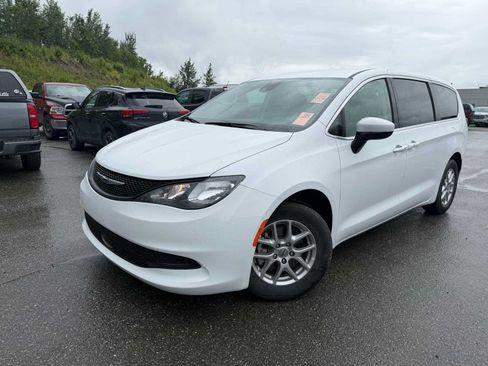 Used 2025 Chrysler Pacifica Limited FWD image 1