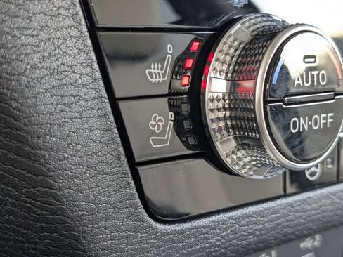 Used 2025 Mitsubishi Outlander AWD image 27