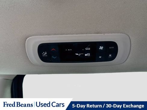 Used 2023 Chrysler Pacifica Touring-L FWD image 30