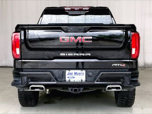 Used 2024 GMC Sierra 1500 AT4 w/ Technology Package AWD/4WD image 3