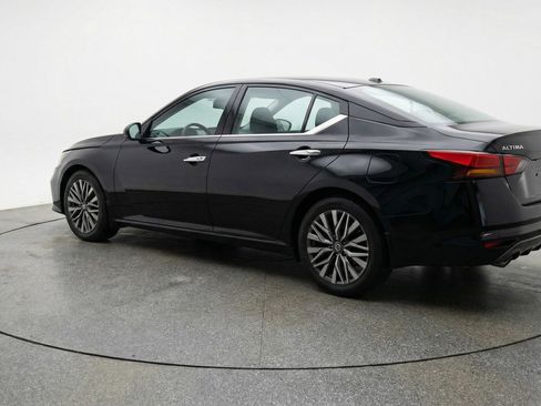 Used 2025 Nissan Altima 2.5 SV FWD image 5