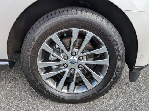 Certified 2018 Ford Expedition Limited w/ Equipment Group 301A image 11