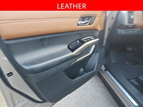 Used 2024 Nissan Pathfinder Platinum AWD/4WD image 5