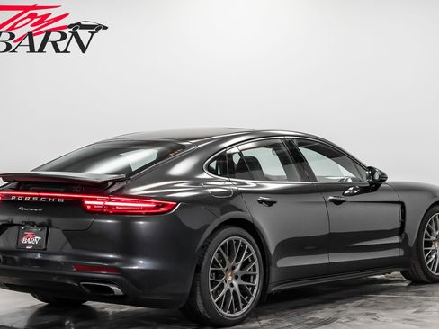 Used 2018 Porsche Panamera 4 image 5