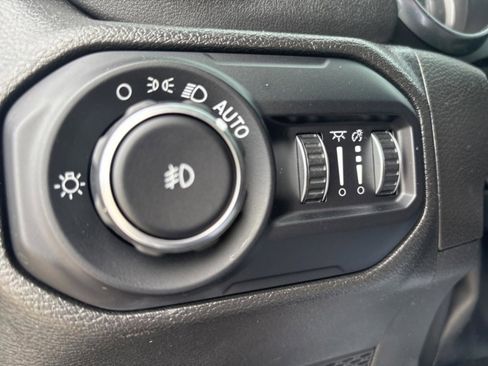 Used 2022 Jeep Wrangler Unlimited Sahara w/ LED Lighting Group image 21