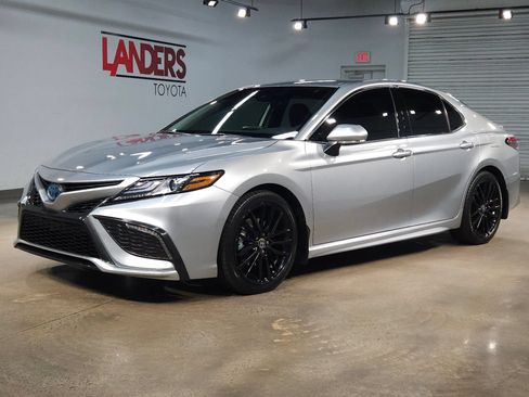 Used 2023 Toyota Camry XSE w/ Cold Weather Package FWD image 3