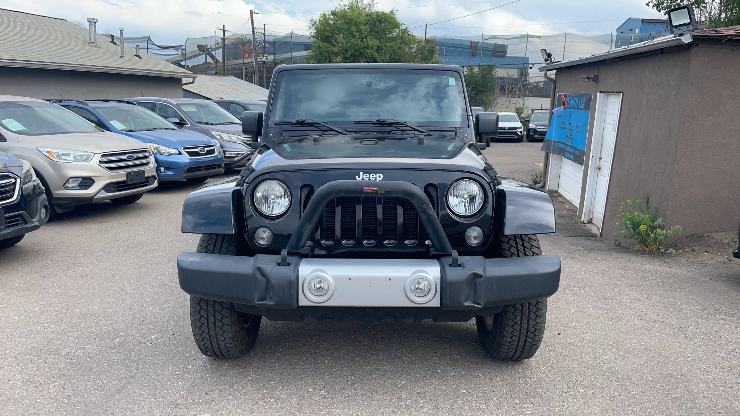Used 2015 Jeep Wrangler Unlimited Sahara w/ Connectivity Group AWD/4WD image 2