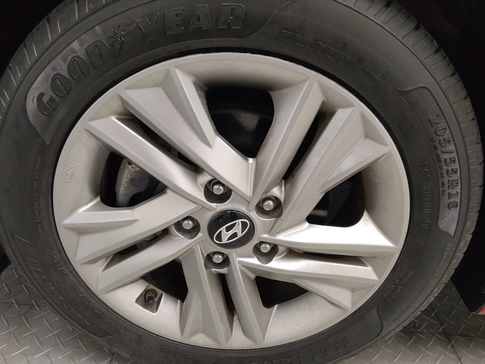 Used 2019 Hyundai Elantra SEL FWD image 31