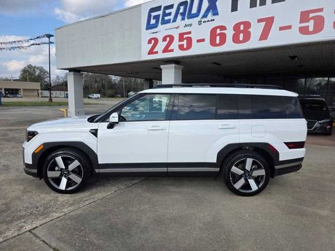 Used 2025 Hyundai Santa Fe Limited image 2