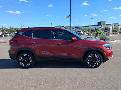 Certified 2026 Kia Seltos SX w/ SX Sunroof Package image 6