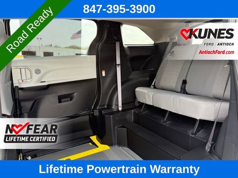 Used 2025 Toyota Sienna LE image 24