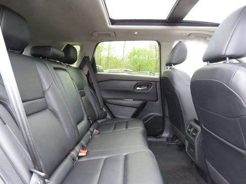 Used 2023 Nissan Rogue SL AWD/4WD image 16