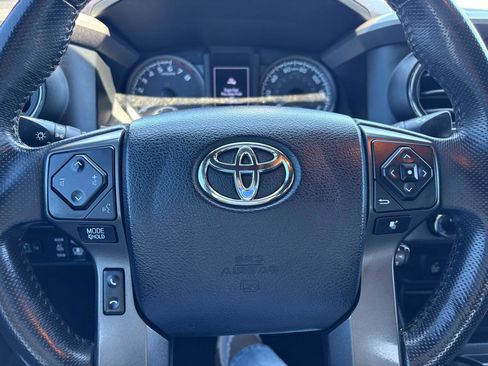 Used 2017 Toyota Tacoma TRD Off-Road AWD/4WD image 13