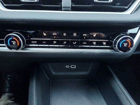 New 2026 Chevrolet Equinox LT w/ Convenience Package II image 18