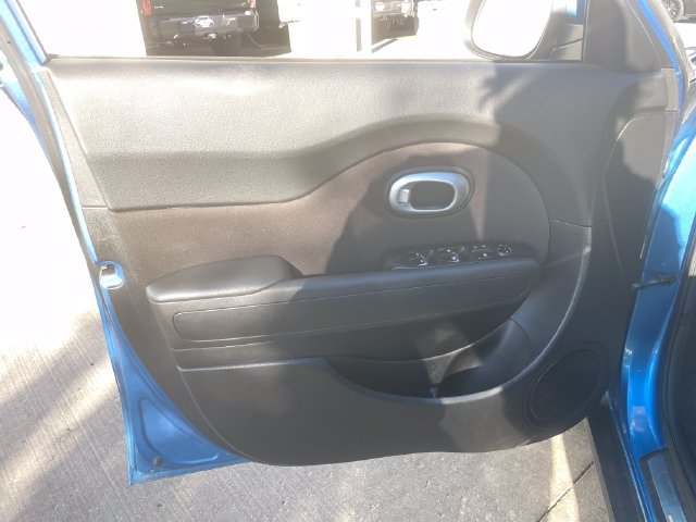 Used 2018 Kia Soul + FWD image 11