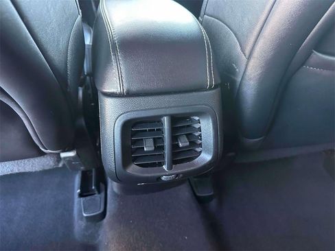 Used 2022 Jeep Cherokee Latitude w/ Trailer Tow Group image 12