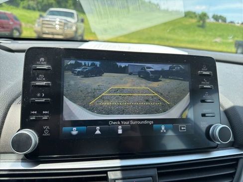 Used 2018 Honda Accord Touring image 19
