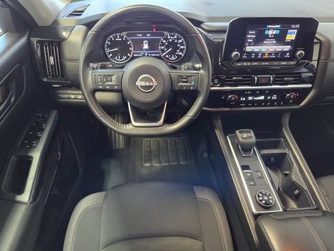 Used 2025 Nissan Pathfinder SV AWD/4WD image 12
