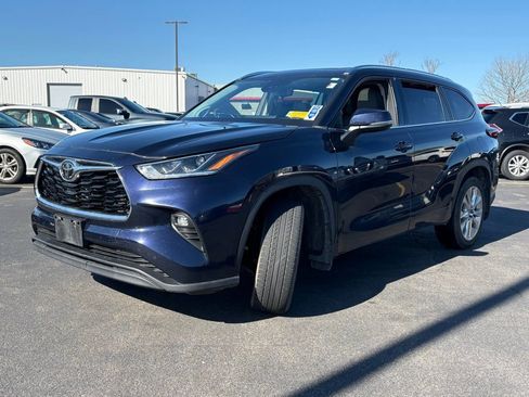Used 2023 Toyota Highlander Limited AWD/4WD image 3