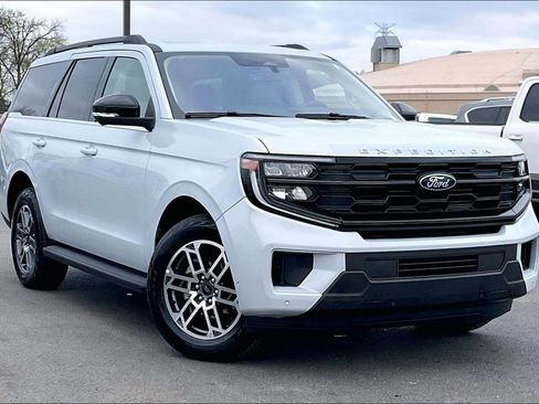Used 2025 Ford Expedition Active AWD/4WD image 38