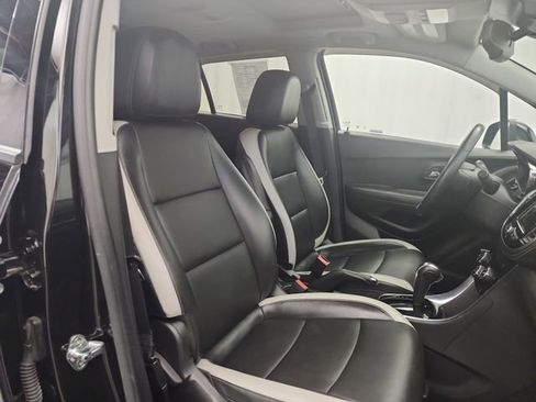 Used 2018 Chevrolet Trax Premier w/ Midnight Edition image 28