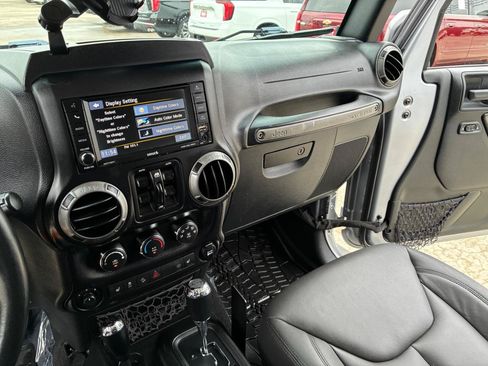 Used 2017 Jeep Wrangler Unlimited Sport w/ Quick Order Package 24S AWD/4WD image 15