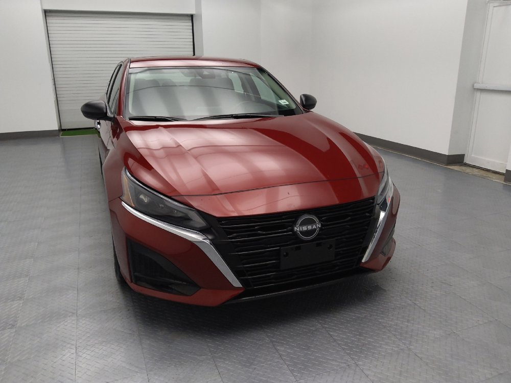 Used 2025 Nissan Altima 2.5 SV FWD image 14