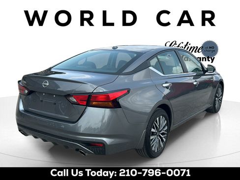 Used 2025 Nissan Altima 2.5 SV w/ SV Premium Package FWD image 3