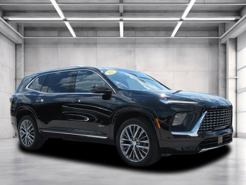 Certified 2025 Buick Enclave Avenir FWD image 1