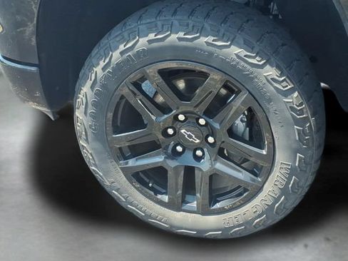 Used 2023 Chevrolet Silverado 1500 LT Trail Boss w/ LT Trail Boss Premium Package AWD/4WD image 17