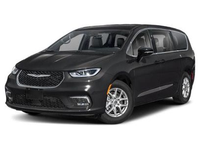 Used 2025 Chrysler Pacifica Select