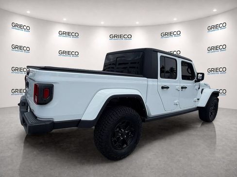 Used 2022 Jeep Gladiator Sport AWD/4WD image 7