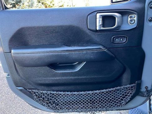 Used 2018 Jeep Wrangler Unlimited Sahara image 6