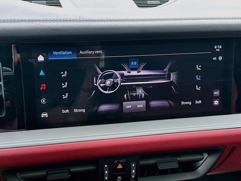 Certified 2025 Porsche Cayenne AWD/4WD image 17