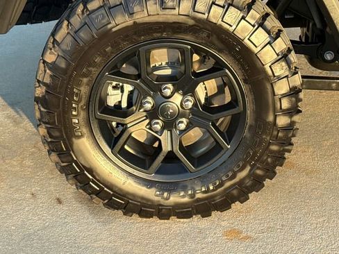 Used 2025 Jeep Gladiator Mojave AWD/4WD image 10