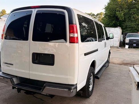 Used 2017 Chevrolet Express 3500 LT w/ LT Preferred Equipment Group RWD image 3