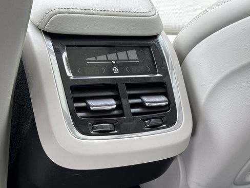 Used 2023 Volvo XC60 B5 Ultimate w/ Protection Package Premier FWD image 12