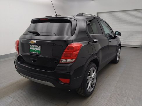 Used 2020 Chevrolet Trax LT w/ Sun & Sound Package FWD image 9