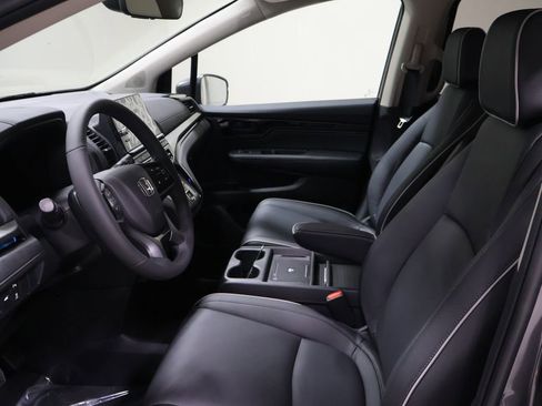 New 2026 Honda Odyssey Touring image 7