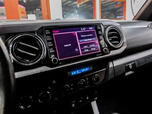 Used 2022 Toyota Tacoma TRD Off-Road image 20